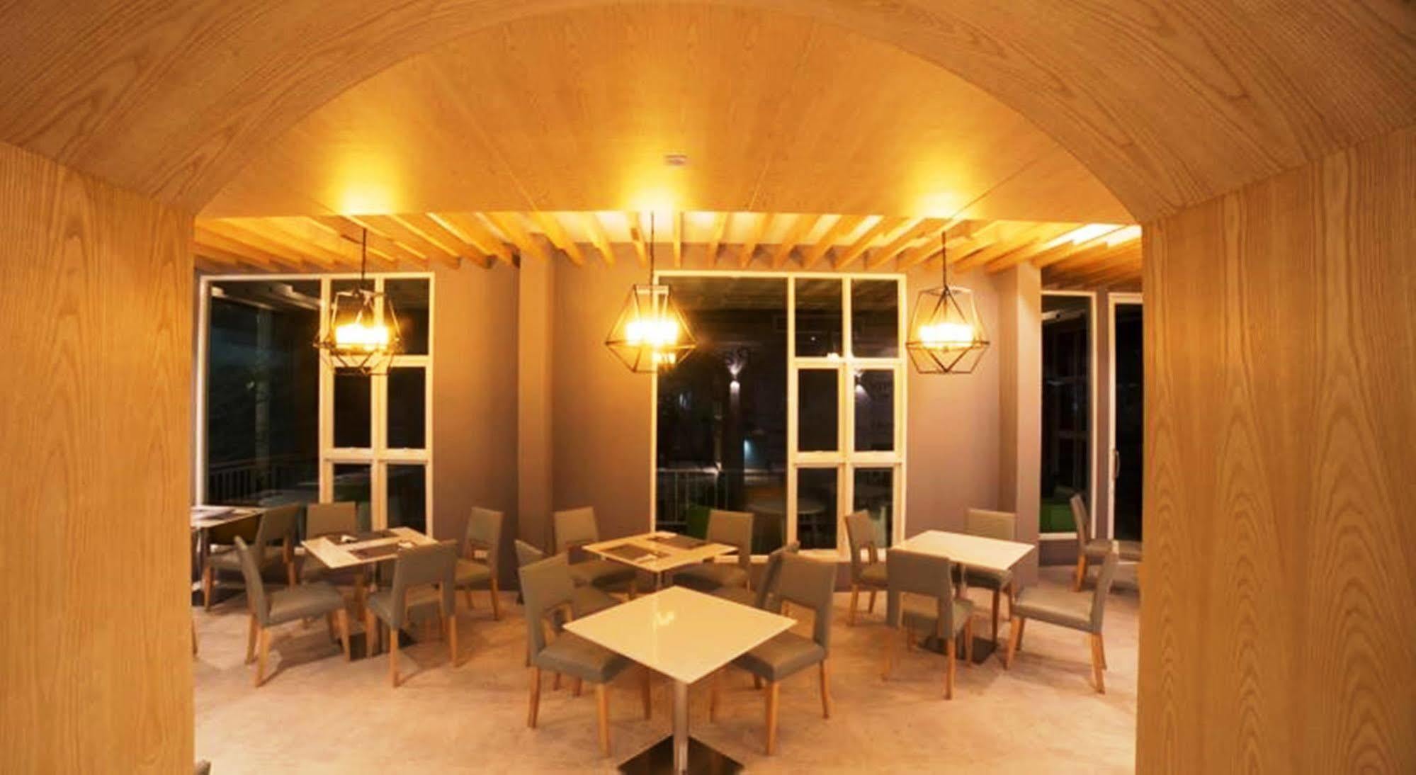 Hotel The Bliss Ubon Ubon Ratchathani Esterno foto